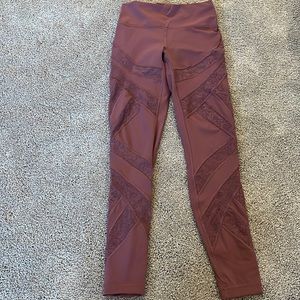 Lululemon Wunder Under leggings with lace.  Size 6
